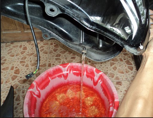 Bagaimana Cara Menguras dan Membersihkan Tangki Bensin dengan Baik dan Benar Agar Kinerja Motor Kembali Normal?